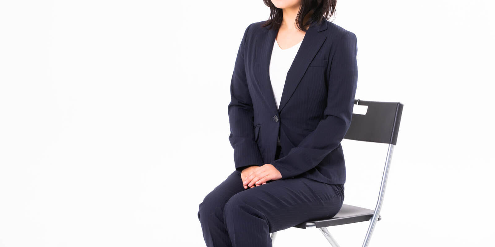 面接を受ける女性