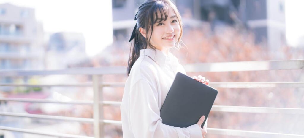 笑顔の女性